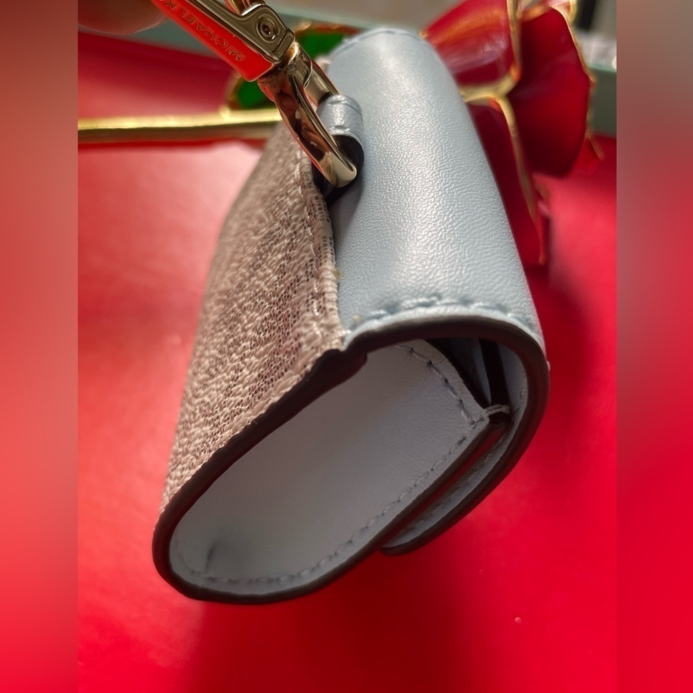Michael Kors Airpods Case.Michael Kors Accessories. - Picture 14 of 15
